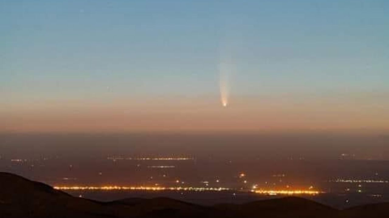 Imagen Principal de Nota: Cometa más brillante de los últimos años es captado a simple vista en la Tierra