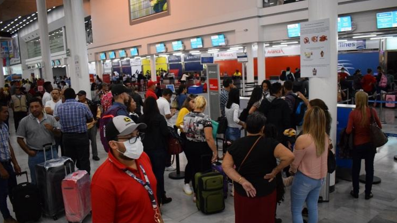 Imagen de Hondureños y extranjeros podrán salir del país desde el 1 de agosto sin autorización de Sinager