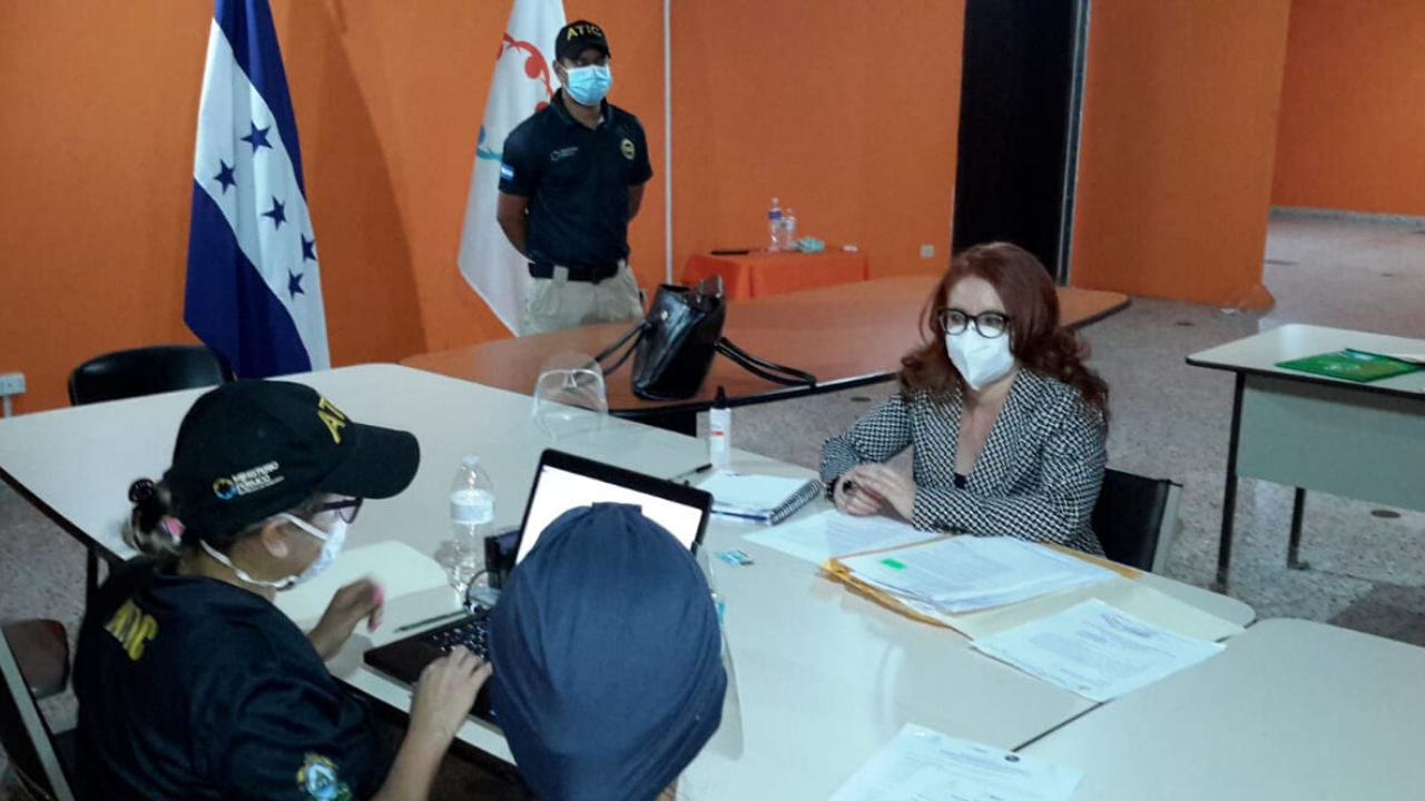 Imagen Principal de Nota: Evelyn Bautista revela qué pasó en realidad con las facturas correctas de los hospitales móviles