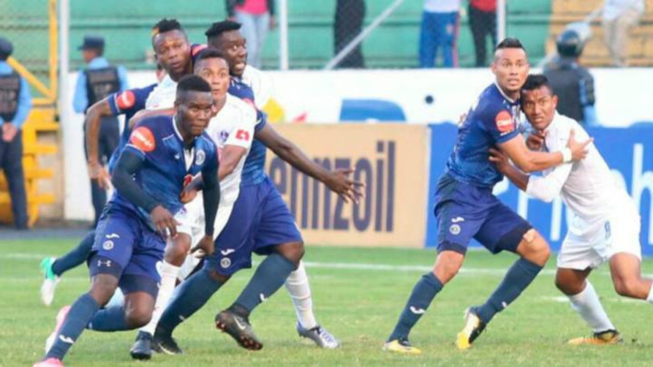 Imagen Principal de Nota: La Noche del Gol: Equipos de Liga Nacional de Honduras en busca de reactivar el fútbol pero sin Wilfredo Guzmán
