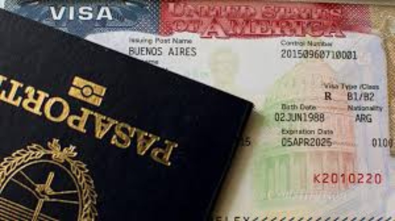 Imagen Principal de Nota: Dejar una casilla en blanco basta para que solicitud de trámite migratorio sea rechazada en Estados Unidos