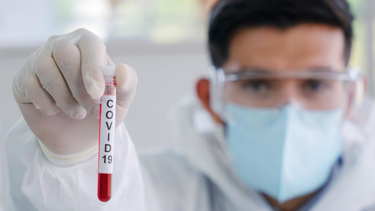 Imagen Principal de Nota: La OMS advierte de los cambios que está sufriendo la pandemia y quiénes son los que más la extienden