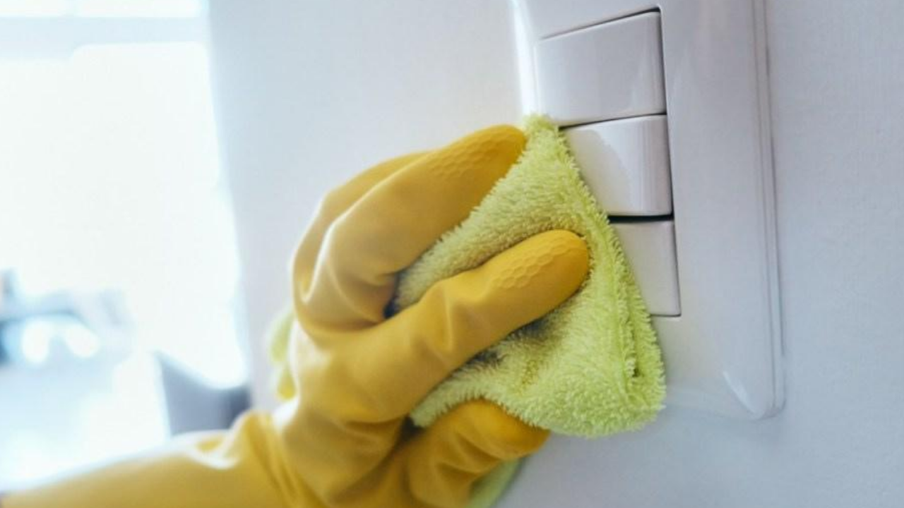 Imagen de ¿Debo desinfectar los interruptores de luz por el covid?