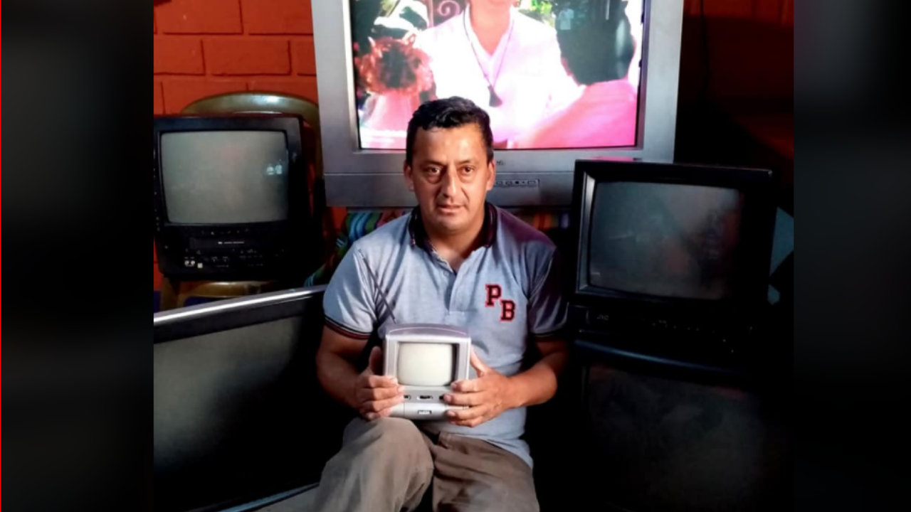 Imagen Principal de Nota: Profesor peruano reparte televisores viejos a sus alumnos pobres para que no pierdan clases