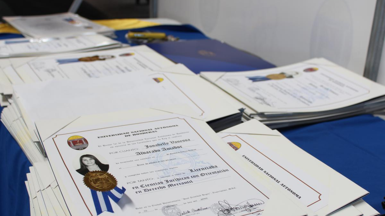 Imagen Principal de Nota: Conoce los pasos para homologar un título universitario de Honduras en España