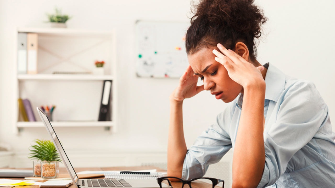 Imagen de ¿Cómo puedo diferenciar entre un dolor de cabeza y una migraña?