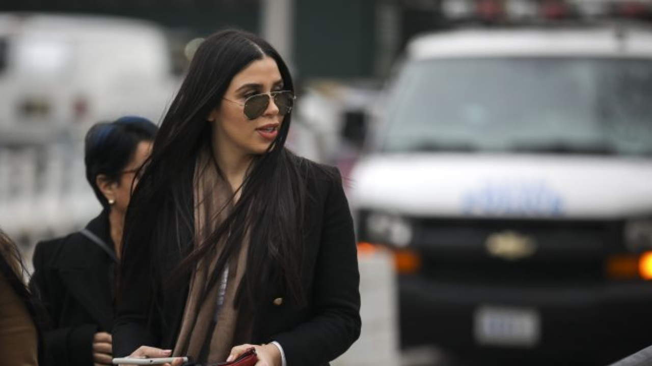 Imagen Principal de Nota: Marcas de lujo, revistas y hasta reguetoneros, estas son algunas de las cuentas que sigue Emma Coronel en Instagram