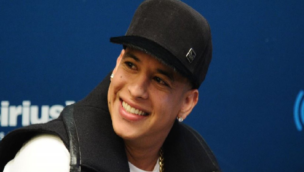 Imagen Principal de Nota: ¡Irreconocible! La foto de Daddy Yankee con el pelo afro de la que todos hablan