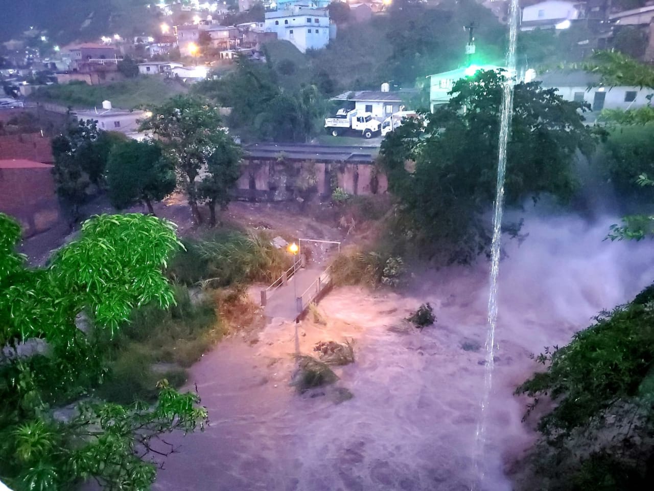 Imagen Principal de Nota: Copeco decreta alerta amarilla para toda Honduras por 72 horas