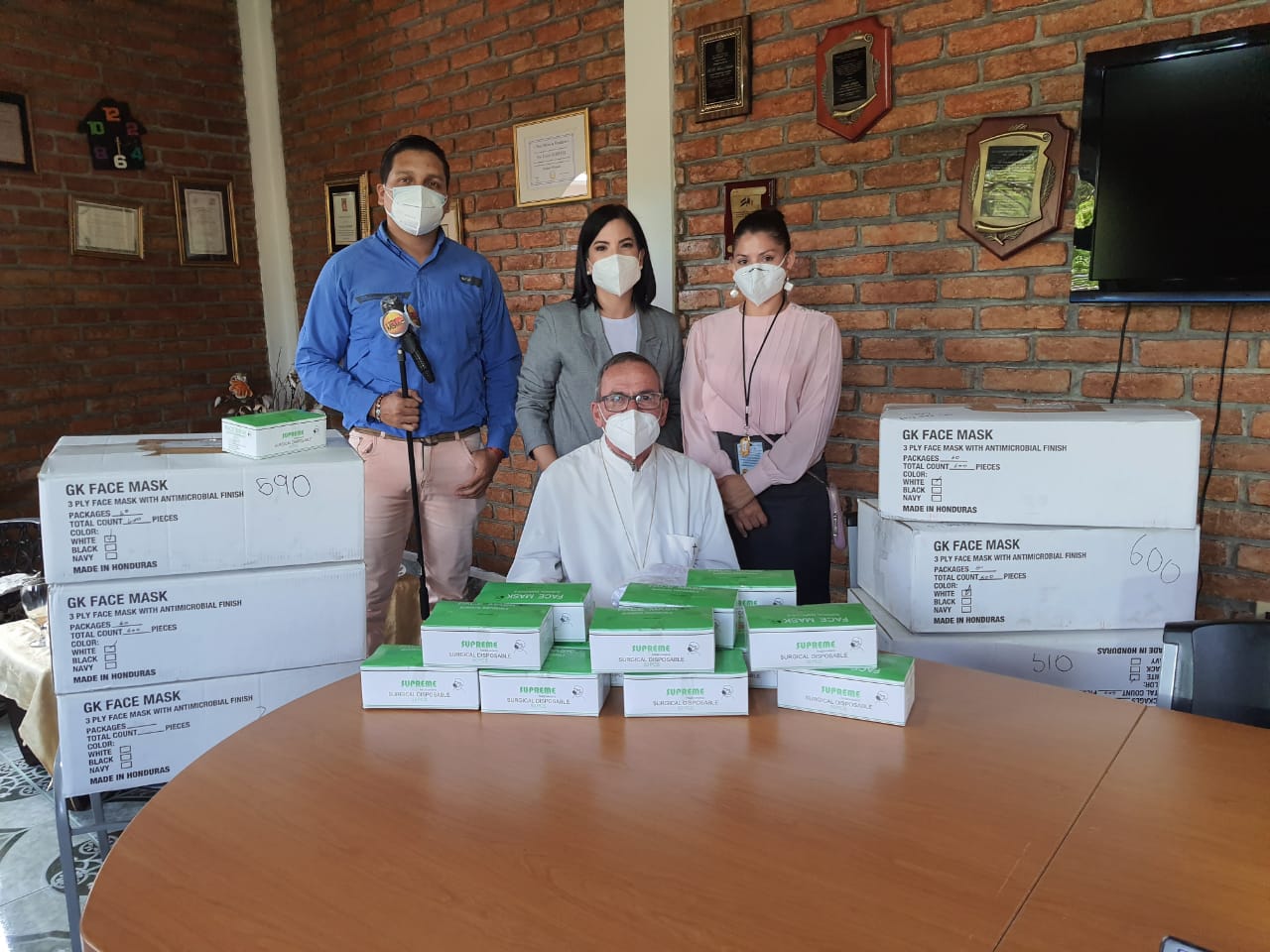 Imagen Principal de Nota: Televicentro y Emisoras Unidas con apoyo de maquiladores concluye donación de equipo de bioseguridad a nivel nacional