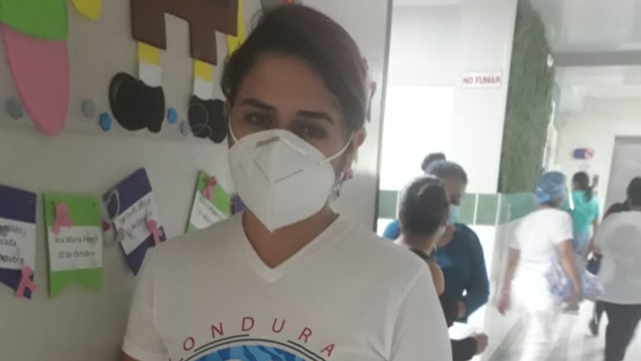Imagen Principal de Nota: Hondureña teme morir de cáncer y dejar huérfanos a sus 2 niños pues no tiene dinero para costear las quimios