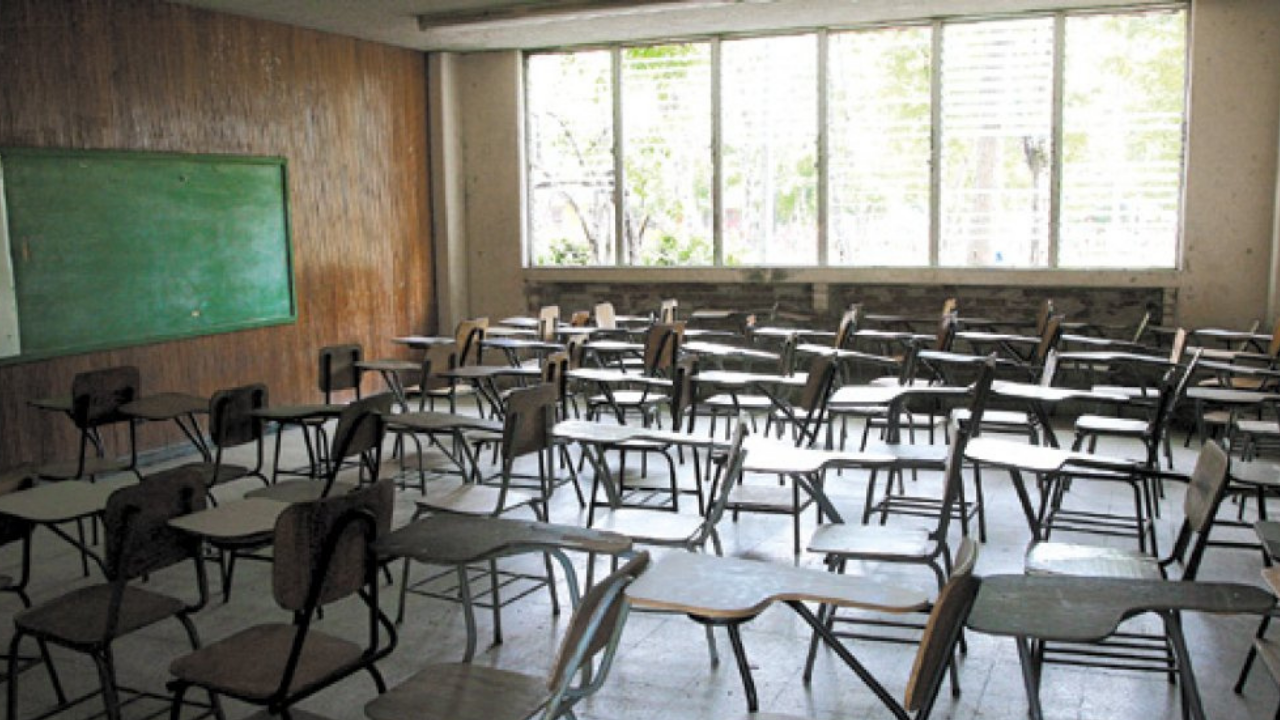 Imagen Principal de Nota: Exministro de Educación opina que se deben de destinar recursos de la Tasa de Seguridad a la reconstrucción de centros educativos