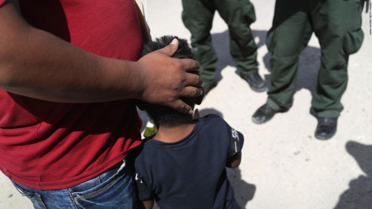 Imagen Principal de Nota: 545 niños migrantes, entre ellos decenas de hondureños, separados en la frontera sur de Estados Unidos no saben dónde están sus padres