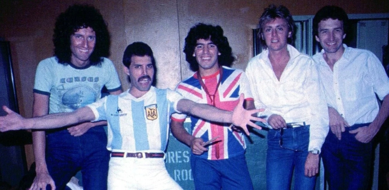 Imagen de ¡Dos grandes en la historia! El día que Diego Maradona y Queen compartieron escenario