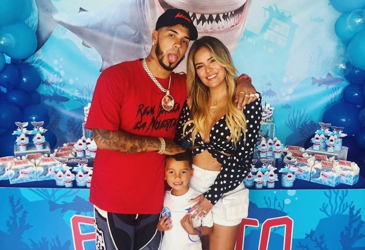 Imagen Principal de Nota: Sale a la luz  vídeo que revela cómo es la relación de Karol G con el hijo de Anuel AA ¿será la causa de la supuesta separación?