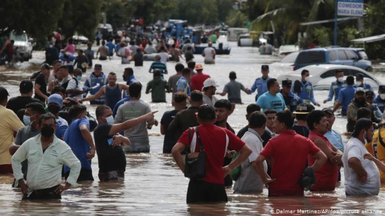 Imagen Principal de Nota: Desde Washington, hondureños  envían donaciones para afectados por Iota en Honduras