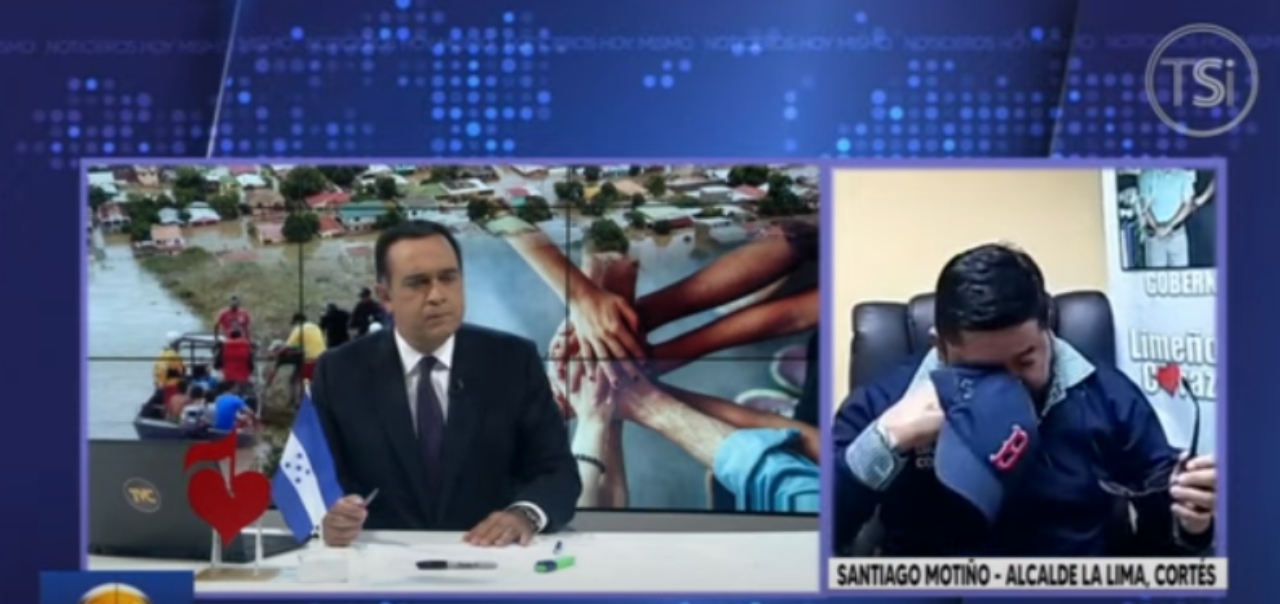 Imagen Principal de Nota: Rompe en llanto el alcalde de La Lima, Cortés, ante devastación que dejó Eta: 'ver a la gente en los techos da tristeza'