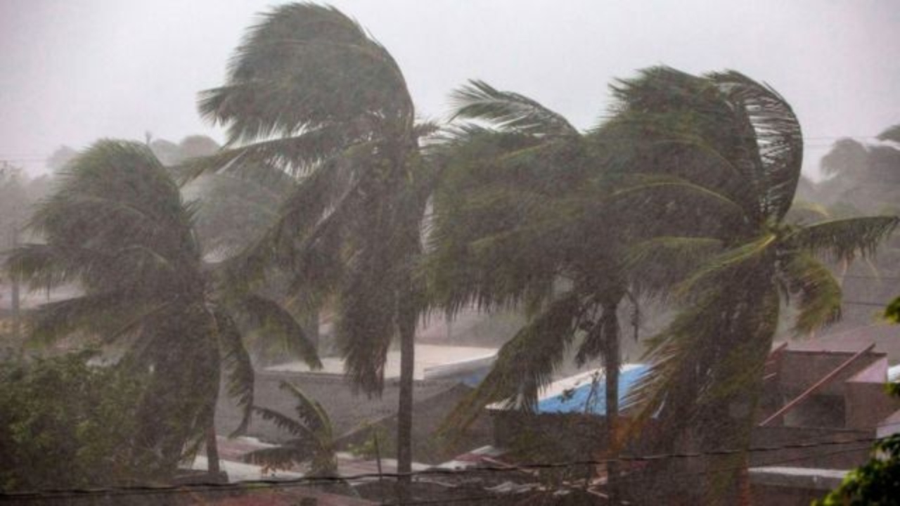 Imagen Principal de Nota: Huracán Eta es categoría 2 pero se espera una onda tropical en Honduras