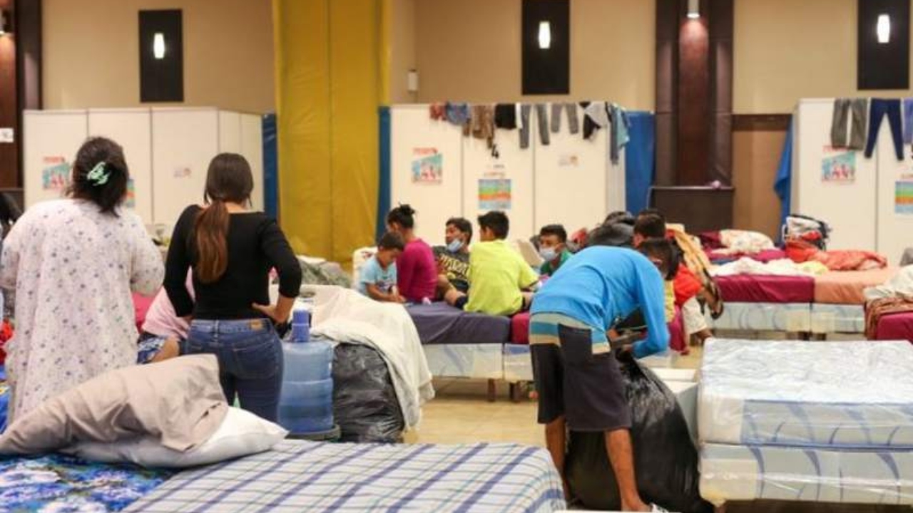 Imagen Principal de Nota: Sin ingresar a Honduras 170 contenedores con ayuda para afectados, por falta de ley de donaciones