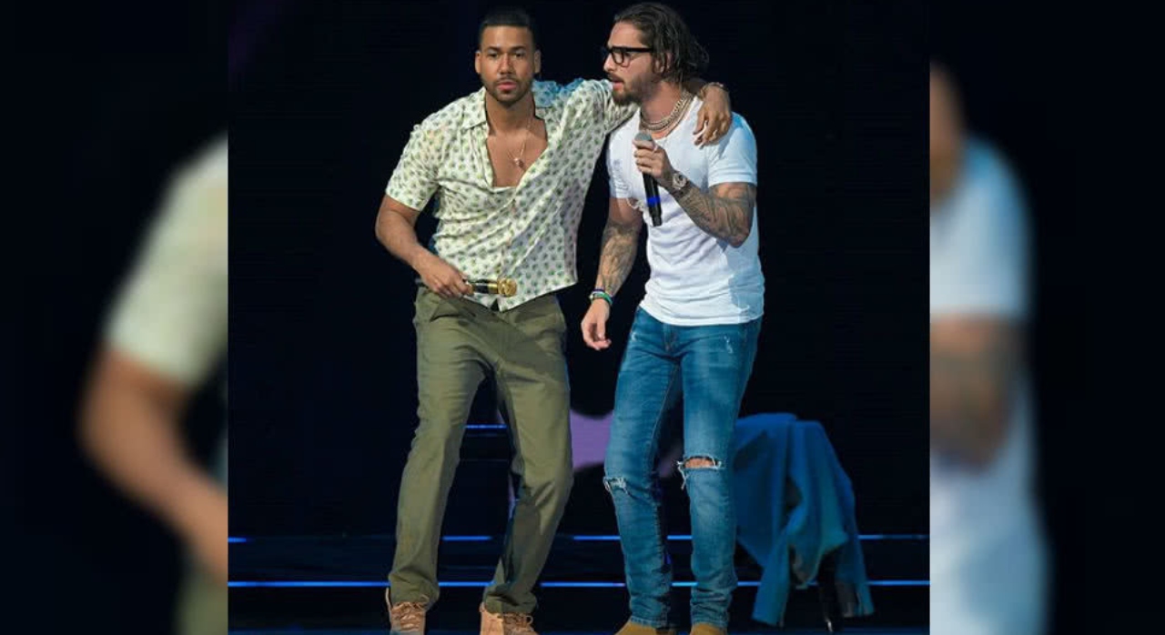 Imagen de Maluma demuestra su 'amor' por Romeo Santos y desata la locura en redes, mira lo que le dijo
