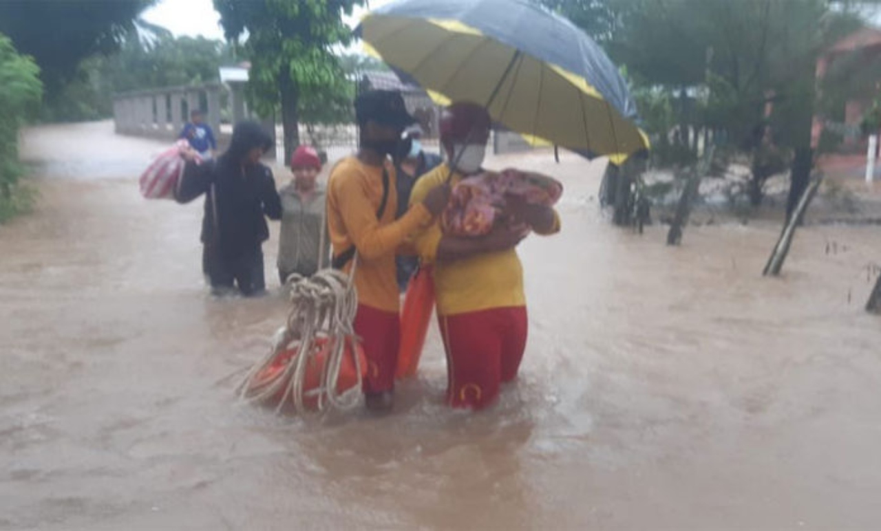 Imagen Principal de Nota: Decretan toque de queda absoluto para La Ceiba por riesgo de tormenta tropical Eta