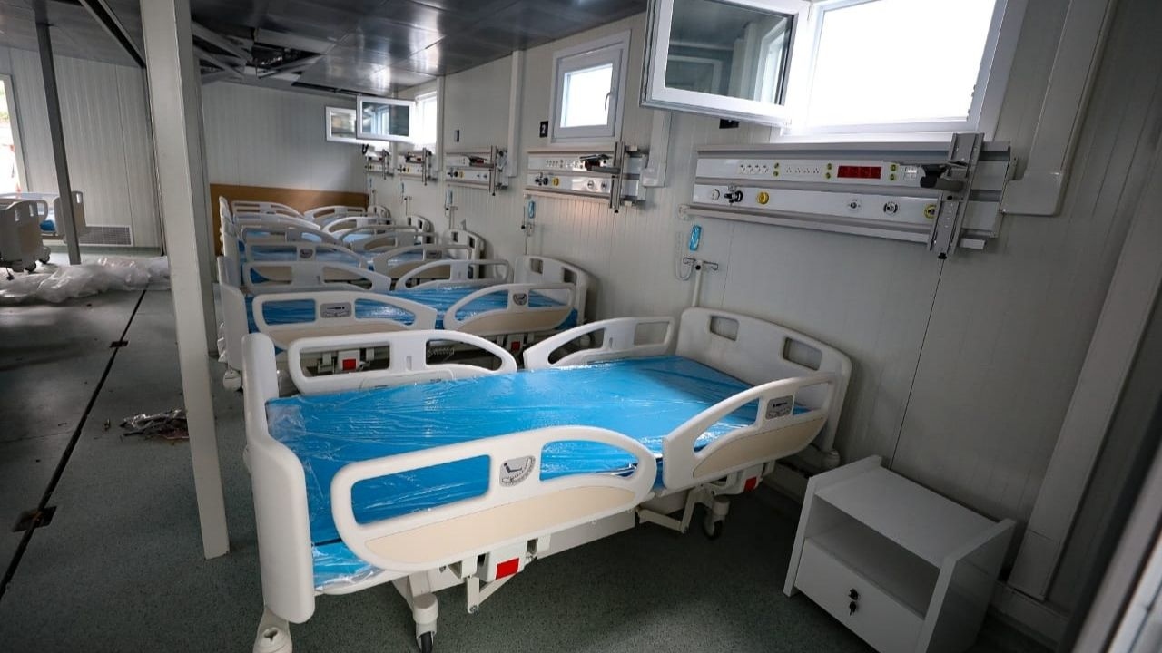 Imagen Principal de Nota: A 15 días para que termine 2020, hospitales móviles siguen sin funcionar; expertos exigen respuesta al gobierno a 9 meses de la pandemia