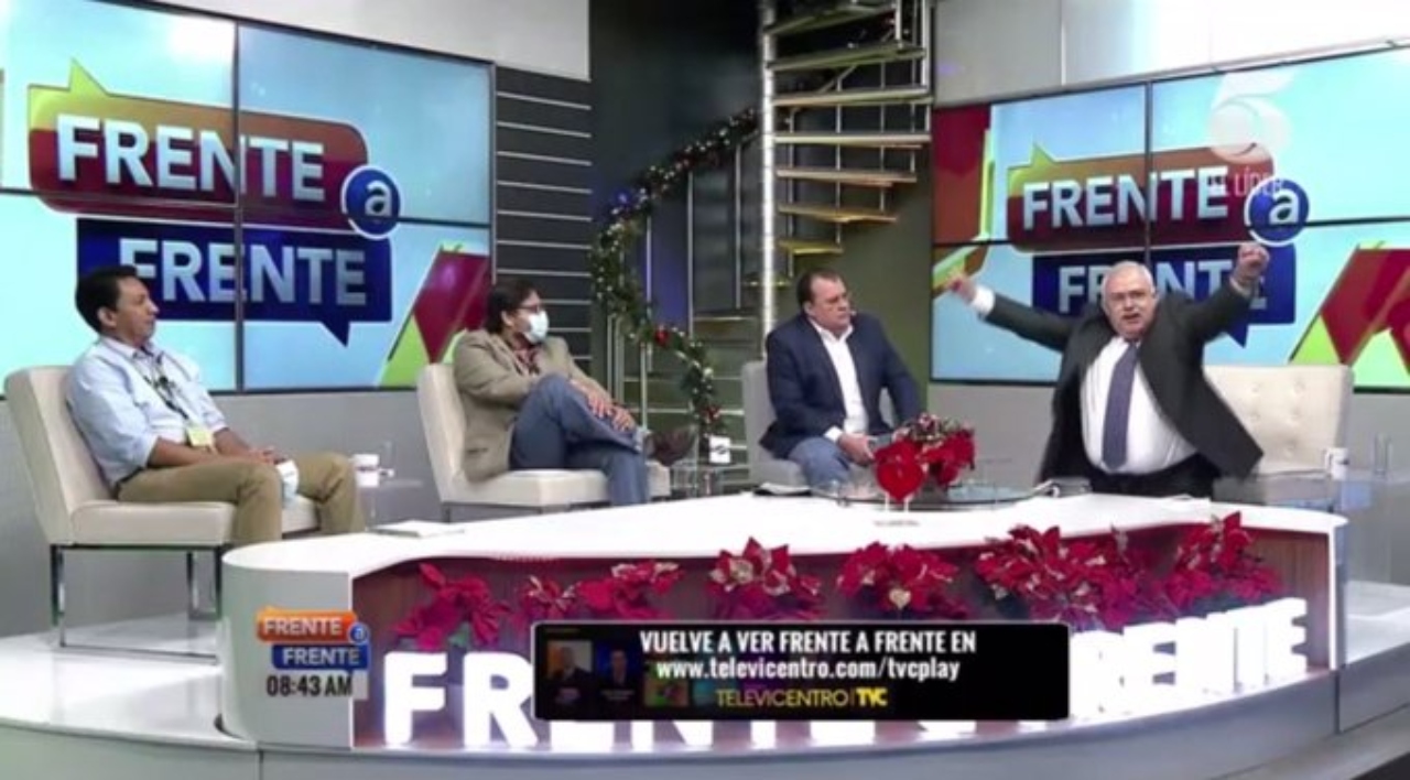 Imagen de Diputado Óscar Nájera se arrodilla en Frente a Frente, acepta amistad con Los Cachiros, pero niega vínculos con narcotráfico