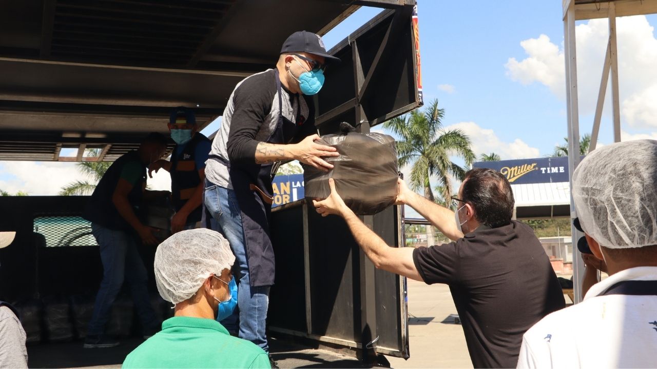 Imagen Principal de Nota: Culmina la jornada solidaria qué llevó 2,000 platos de comida diarios por casi un mes a más de 65,000 personas afectadas por las tormentas Eta e IOTA