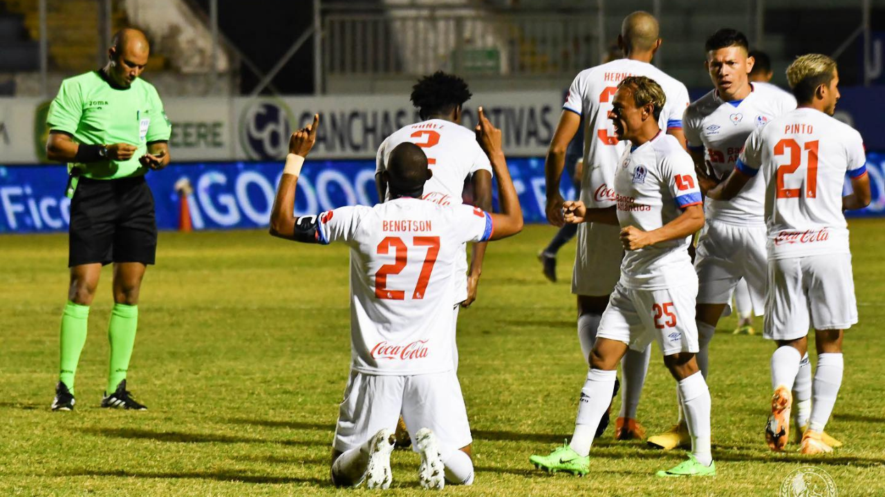 Imagen Principal de Nota: ¡Ganó el León! Olimpia triunfa ante Motagua con un 3-1