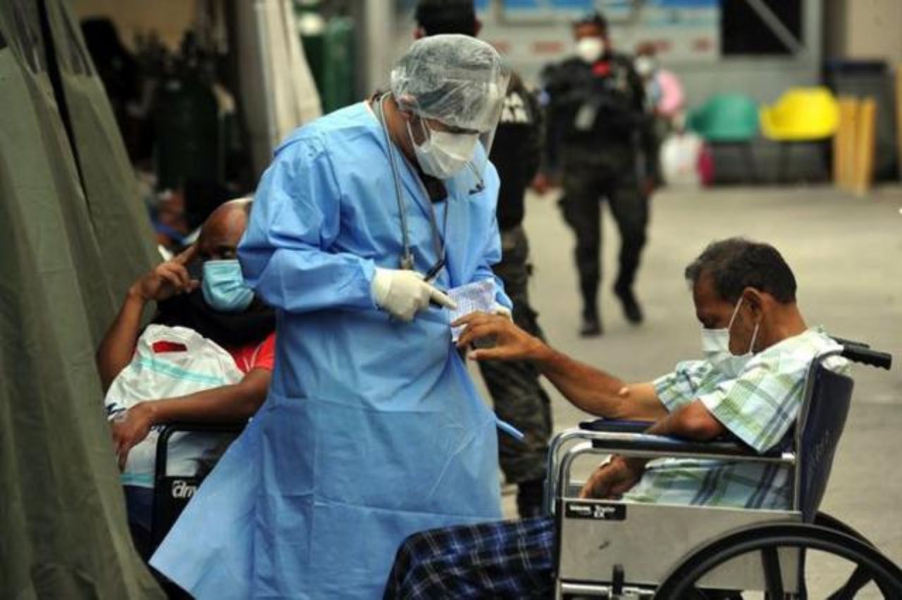 Imagen Principal de Nota: 'Hondureños le han perdido el miedo al covid; lo que se viene es aún peor', afirma el doctor Edwin Cruz