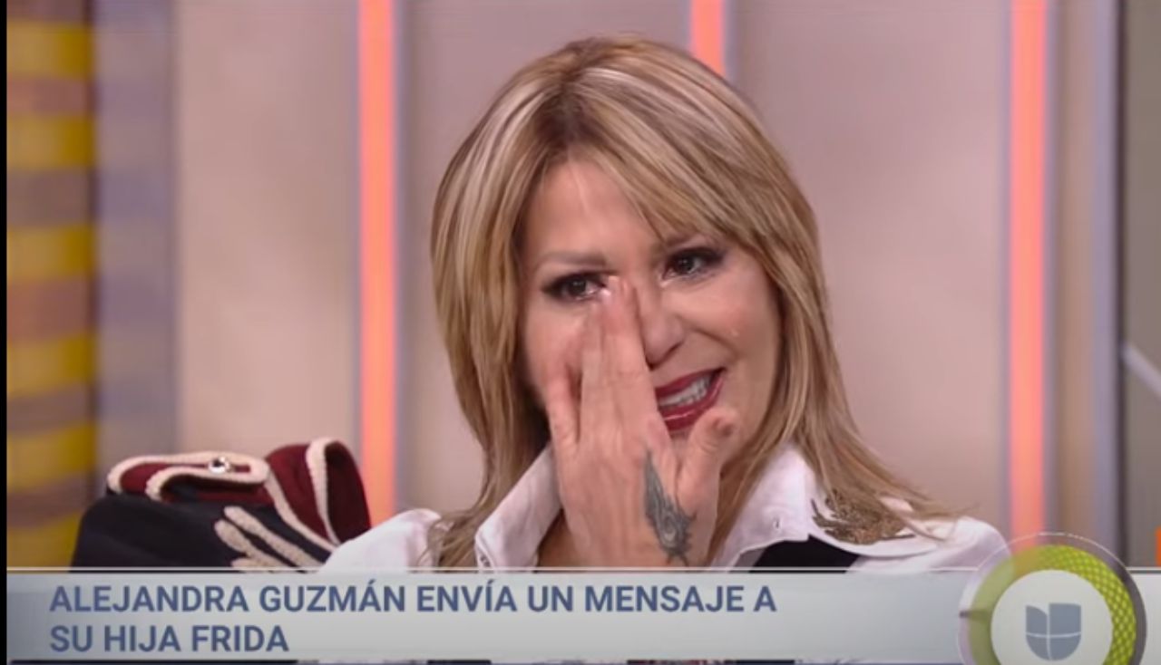 Imagen Principal de Nota: Entre lágrimas, Alejandra Guzmán le  envía emotivo mensaje  a su hija Frida Sofía y le hace una petición