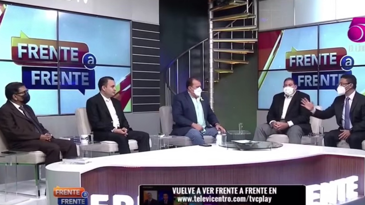 Imagen Principal de Nota: Analistas y funcionarios debatieron en Frente a Frente sobre los señalamientos al presidente de Honduras