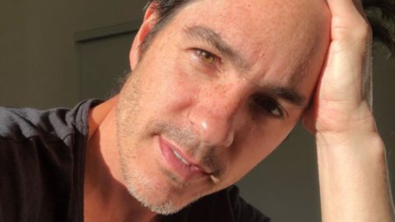 Imagen Principal de Nota: Mauricio Ochmann perdió de vista a su hija en el aeropuerto ¡Mira su reacción!