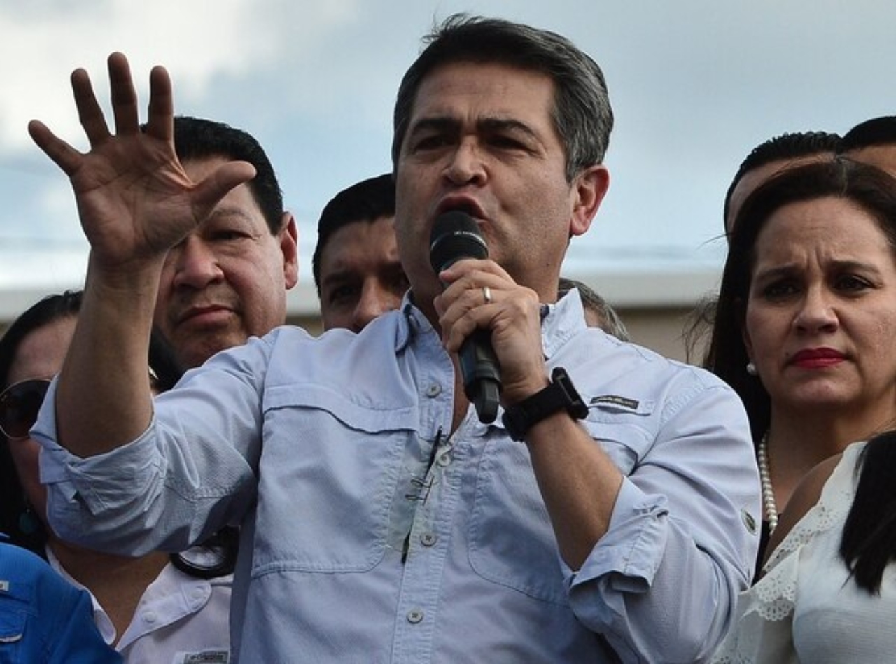 Imagen Principal de Nota: El Cachiro afirmó en juicio de Geovanny Fuentes que sobornó al presidente Hernández, a Ricardo Álvarez y a Mel Zelaya
