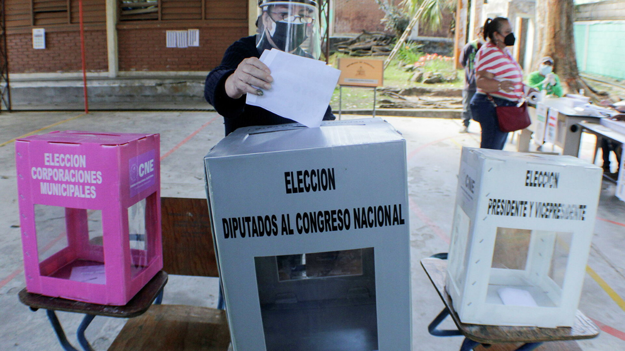 Imagen Principal de Nota: Porque Nos Importa: A pesar de la pandemia, hondureños salieron a votar en elecciones primarias