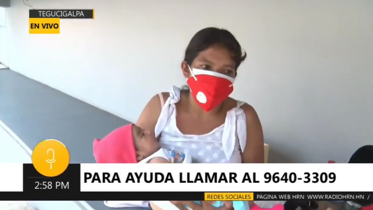 Imagen de Hondureña ruega por ayuda con su bebé recién nacida en brazos, tras no tener nada para comer