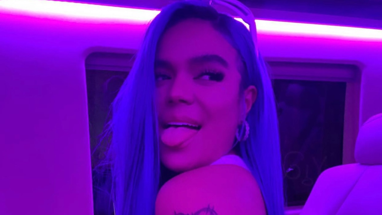 Imagen de Karol G se toma ‘200 copas’ escuchando solo canciones de Anuel AA, ¿volvieron?
