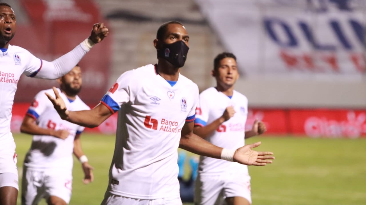 Imagen Principal de Nota: Olimpia se corona tricampeón del fútbol hondureño