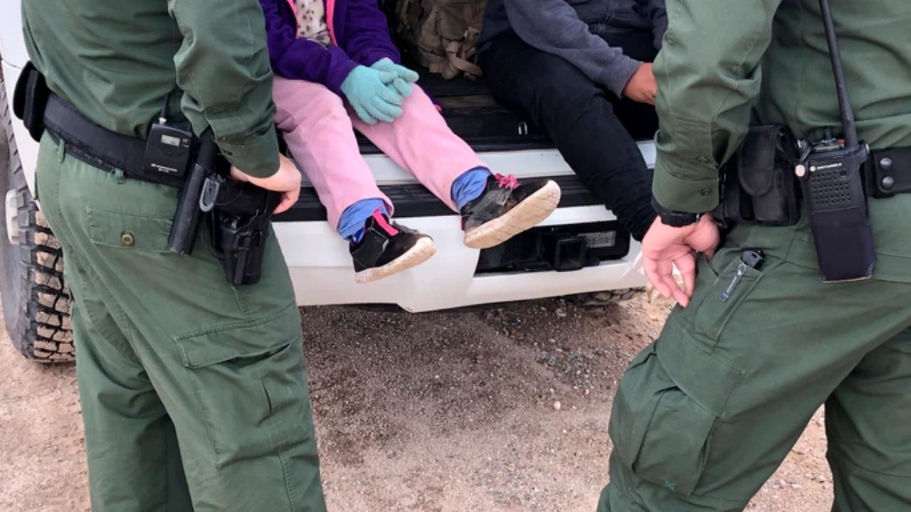 Imagen Principal de Nota: Rescatan a tres niñas migrantes hondureñas abandonadas en Texas