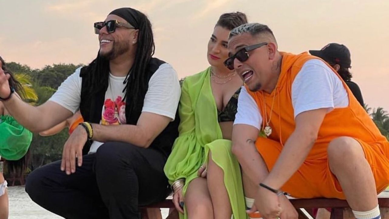Imagen de J King y Maximan se encuentran en Roatán con Alexa Ferrari, ¿se viene colaboración?
