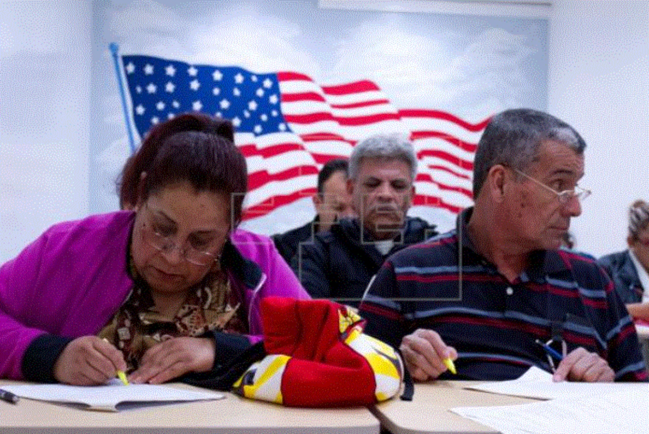 Imagen de ¿Puede afectar su caso migratoria declarar impuesto como soltero estando casado en Estados Unidos?