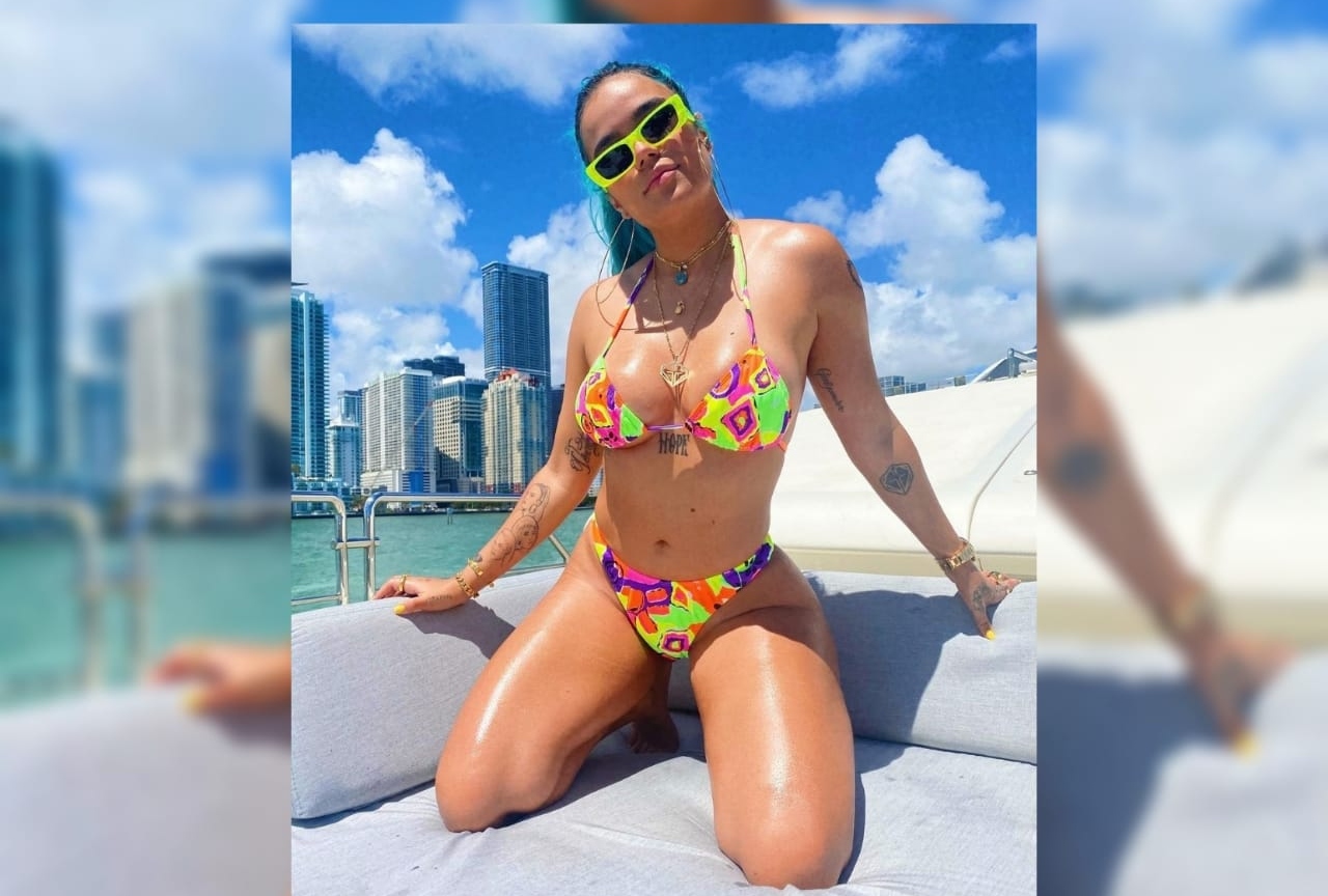 Imagen Principal de Nota: ¡Tienes que verlo! Karol G enloquece TikTok con divertido video viral: 'hoy me siento rica'