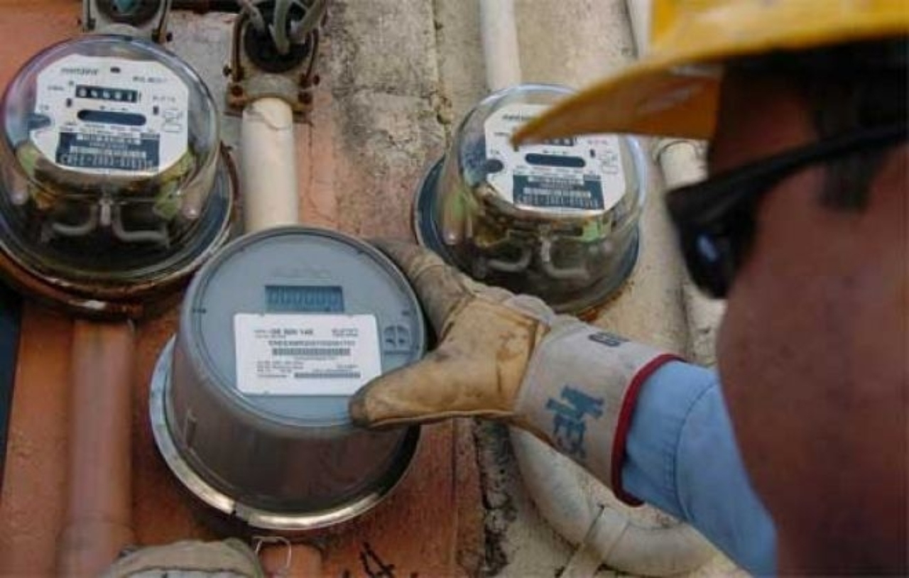 Imagen Principal de Nota: Piden a hondureños no cambiar a contador digital ante polémica por medidores de EEH que siguen funcionando aún sin luz