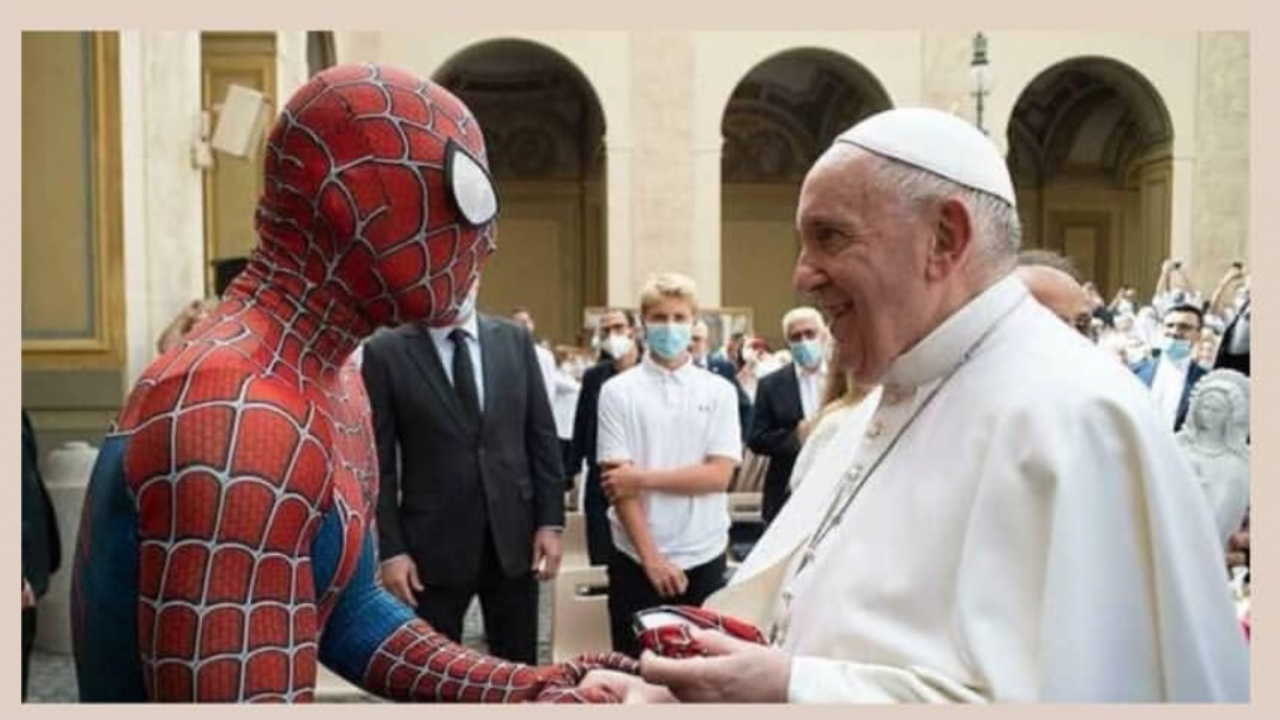 Imagen Principal de Nota: El papa Francisco tuvo un encuentro arácnido con el Hombre Araña