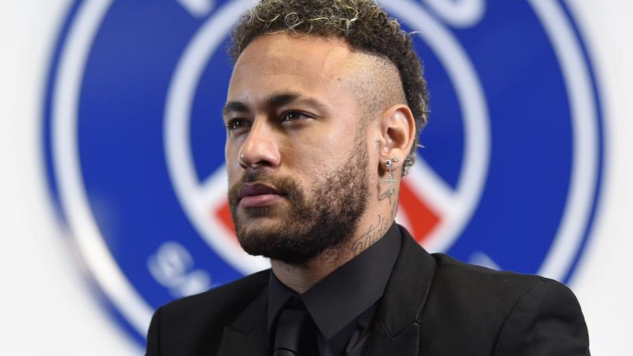 Imagen de Fanáticos de Neymar le meten un tremendo susto al tirársele encima