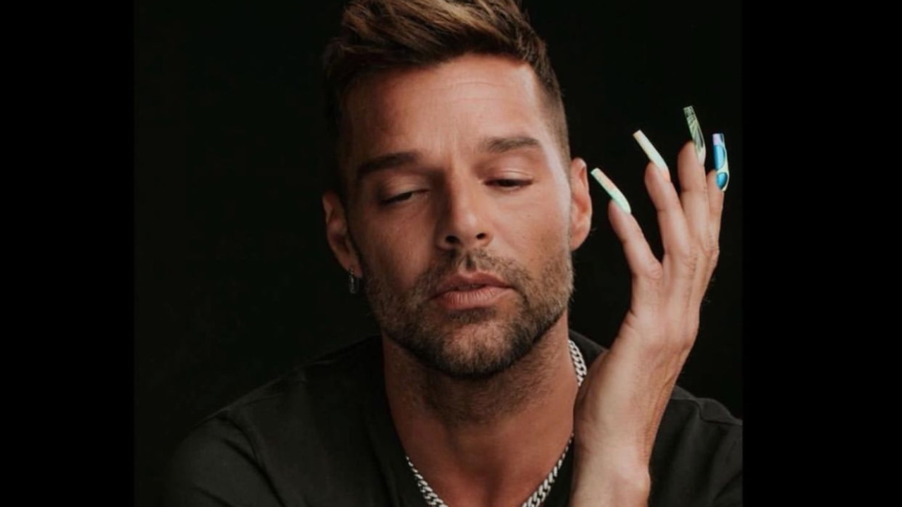 Imagen Principal de Nota: Con uñas acrílicas en sus manos, Ricky Martin habla de ´su lado más vulnerable´ como homosexual