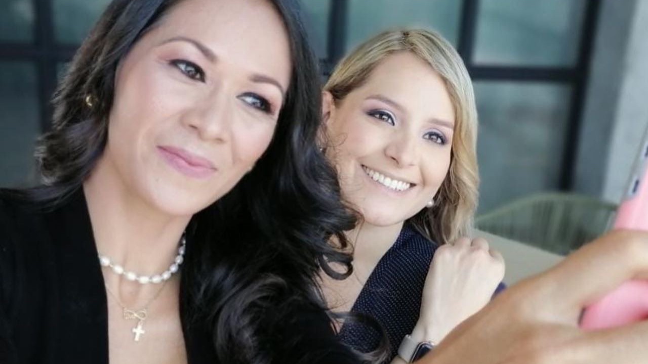 Imagen Principal de Nota: Tanya Rodríguez maquilló y entrevistó a la destacada árbitra hondureña Shirley Perelló