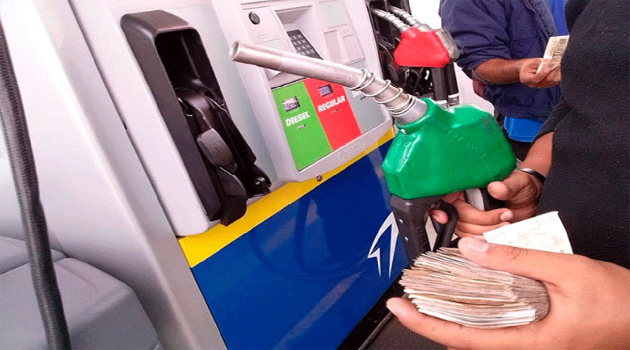 Imagen Principal de Nota: Nueva alza para la gasolina superior y leve rebajar para el resto de los derivados de los combustibles,  a partir del lunes 26 de julio