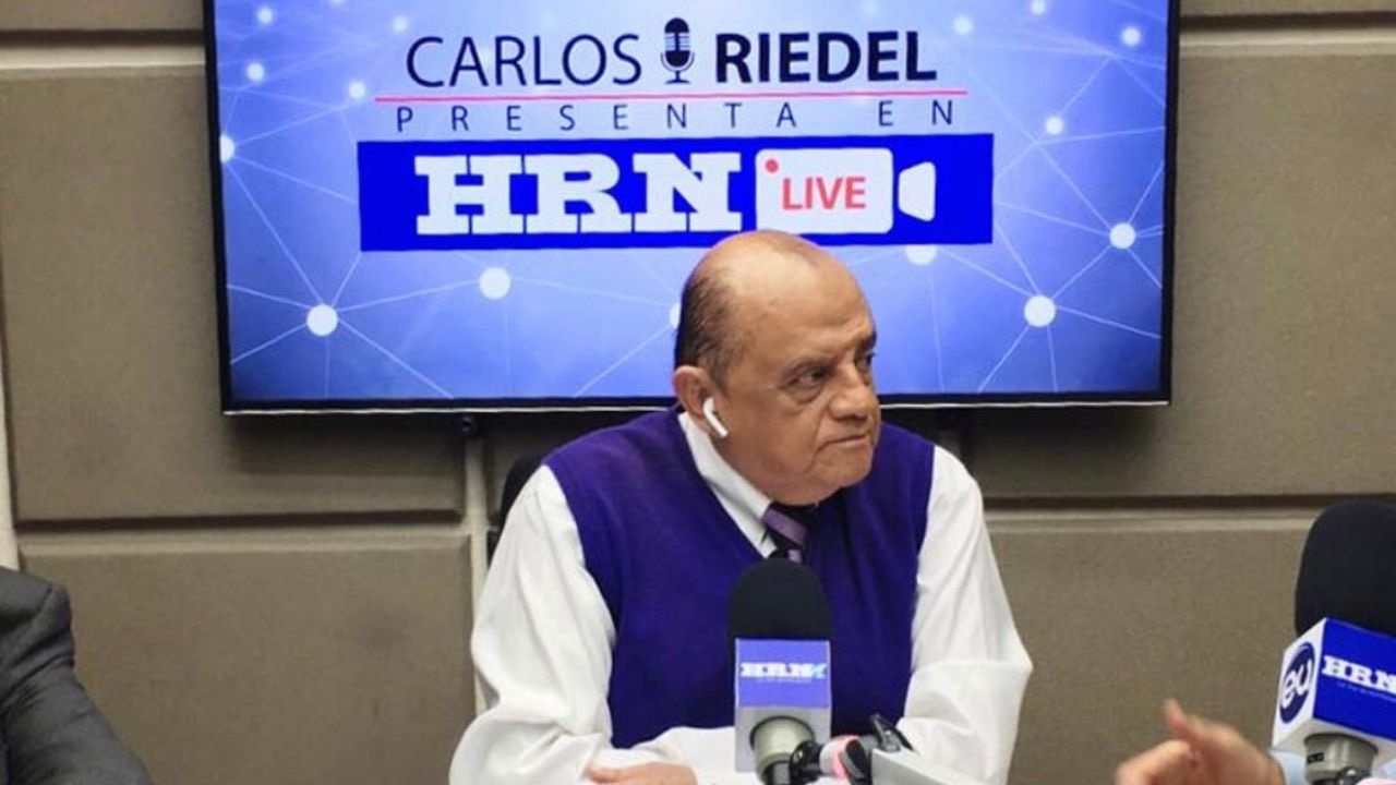 Imagen de ¡Hasta siempre don Riedel! El emotivo homenaje con el que despidieron el programa Carlos Riedel Presenta
