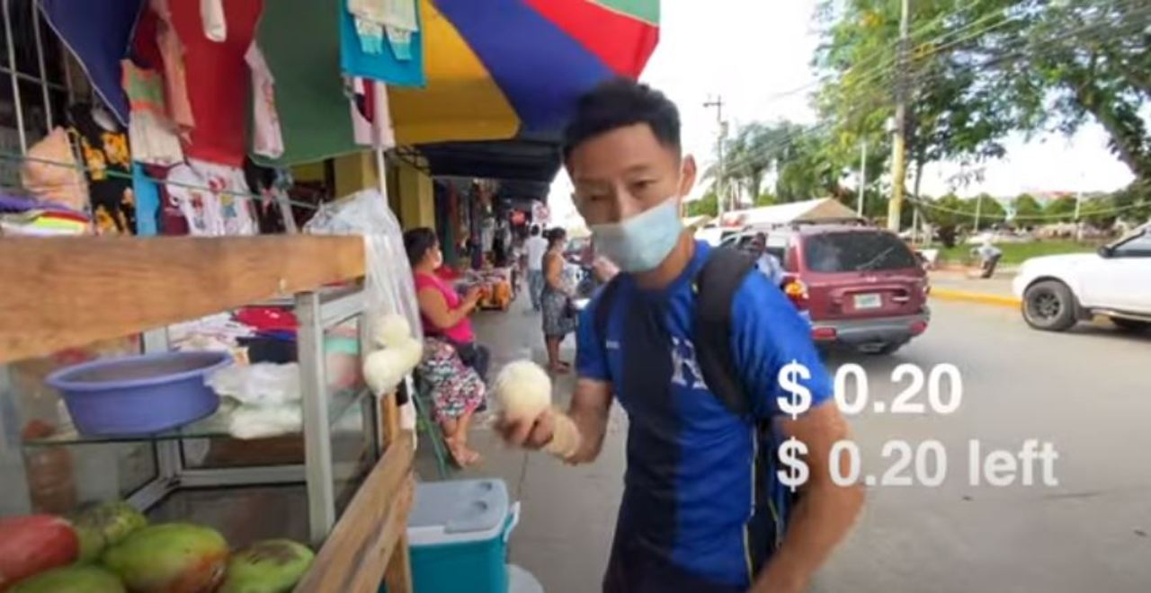 Imagen Principal de Nota: ¡Irresistibles! Todos estos  productos puedes comprar con 20 dólares en Honduras, revela Yotuber japonés